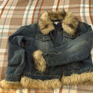 Lined HD Warm Denim Coat. Giacca brand. Size Large. About 8-10